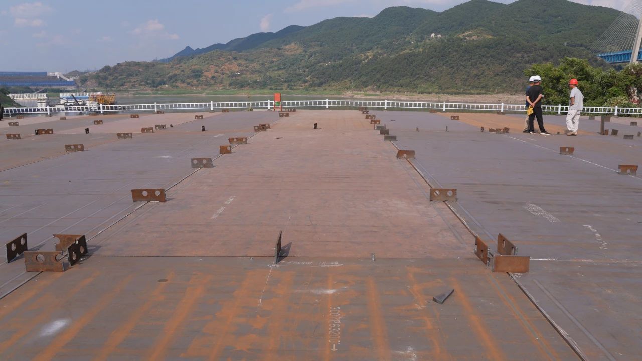 國企動態(tài)  驗收完成，首批青城大橋主橋鋼箱梁構(gòu)件將于9月7日陸續(xù)運抵現(xiàn)場！5.jpg